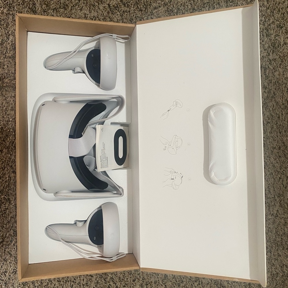 Oculus Quest 2 VR Headset and Controllers Set - White.  Brand new in the box